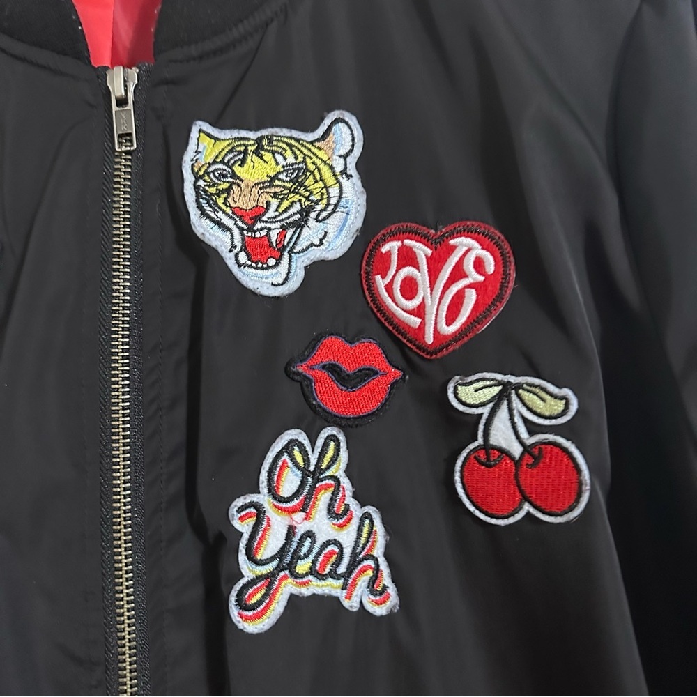 Torrid Black Bomber Jacket Size 1 Patch Graphic Tiger Lips Cherry Zip - Picture 5 of 11